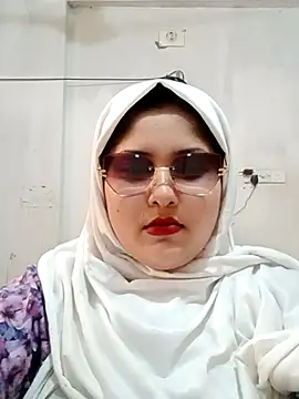 Snapshot of Nusrat-N chatting on June 26, 9:14 am Nusrat-N online show from June 26, 9:14 am