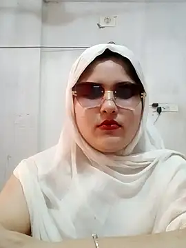 Snapshot of Nusrat-N chatting on June 27, 7:35 am Nusrat-N online show from June 27, 7:35 am