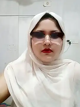 Snapshot of Nusrat-N chatting on June 28, 1:22 am Nusrat-N online show from June 28, 1:22 am