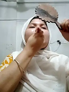 Snapshot of Nusrat-N chatting on June 29, 2:06 pm Nusrat-N online show from June 29, 2:06 pm