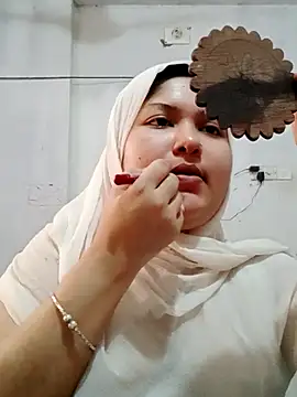Snapshot of Nusrat-N chatting on July 5, 5:58 am Nusrat-N online show from July 5, 5:58 am