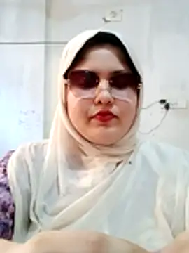 Snapshot of Nusrat-N chatting on July 14, 10:21 am Nusrat-N online show from July 14, 10:21 am
