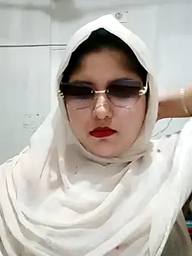 Snapshot of Nusrat-N chatting on July 16, 5:52 pm Nusrat-N online show from July 16, 5:52 pm