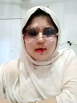Snapshot of Nusrat-N chatting on July 17, 5:58 am Nusrat-N online show from July 17, 5:58 am