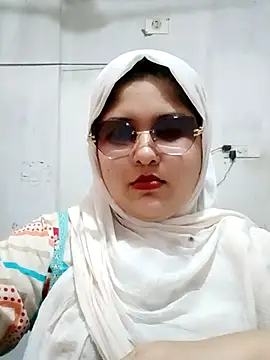 Snapshot of Nusrat-N chatting on July 19, 2:37 am Nusrat-N online show from July 19, 2:37 am