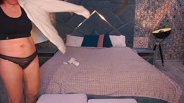 Snapshot of PleasureWeCouple chatting on February 2, 1:43 pm PleasureWeCouple online show from February 2, 1:43 pm