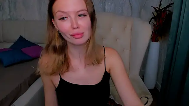 LaurennHill online show from September 26, 12:25 am