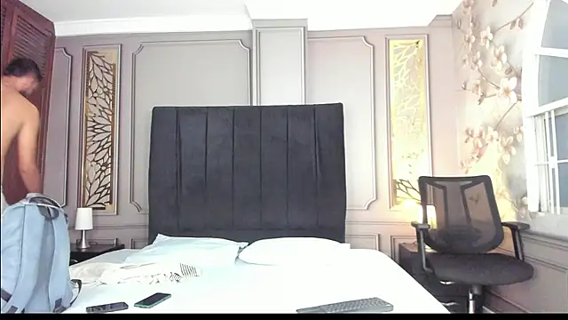 magnus serket online show from October 8, 11:30 am