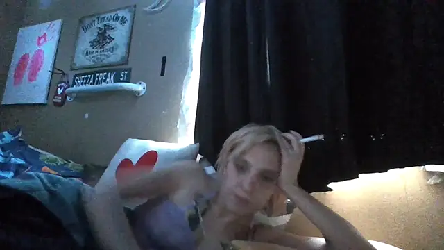 Snapshot of flavi1996 chatting on December 15, 2:54 pm flavi1996 online show from December 15, 2:54 pm