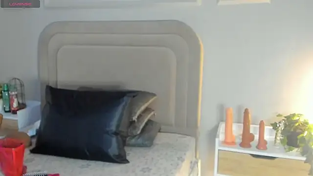 Anamonrroe online show from February 11, 7:52 pm