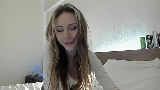 MilaDeLune online show from December 5, 5:20 pm