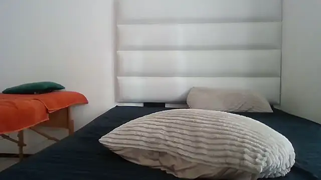 Snapshot of SexyNonnyy chatting on May 13, 6:00 am SexyNonnyy online show from May 13, 6:00 am