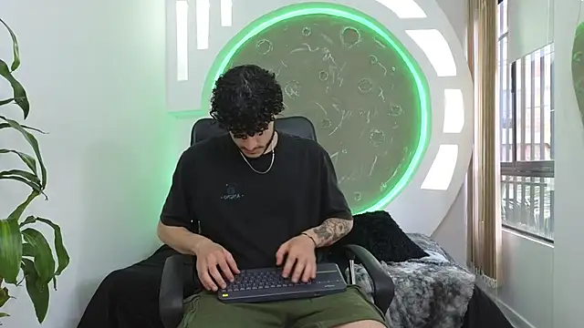 Rafael Mendezz online show from October 17, 9:28 pm