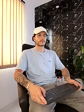 Snapshot of Rafael_Mendezz chatting on February 12, 8:37 pm Rafael Mendezz online show from February 12, 8:37 pm