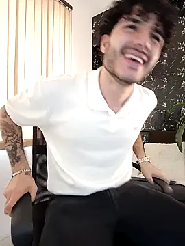 Snapshot of Rafael_Mendezz chatting on February 13, 8:38 pm Rafael Mendezz online show from February 13, 8:38 pm