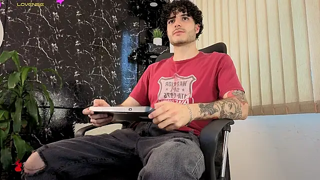 Snapshot of Rafael_Mendezz chatting on February 22, 8:51 pm Rafael Mendezz online show from February 22, 8:51 pm