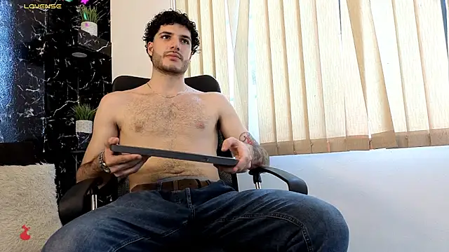 Snapshot of Rafael_Mendezz chatting on March 7, 8:39 pm Rafael Mendezz online show from March 7, 8:39 pm