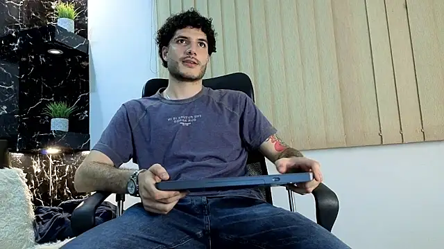 Snapshot of Rafael_Mendezz chatting on March 8, 2:04 am Rafael Mendezz online show from March 8, 2:04 am