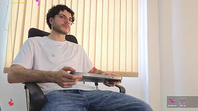 Snapshot of Rafael_Mendezz chatting on March 17, 8:34 pm Rafael Mendezz online show from March 17, 8:34 pm