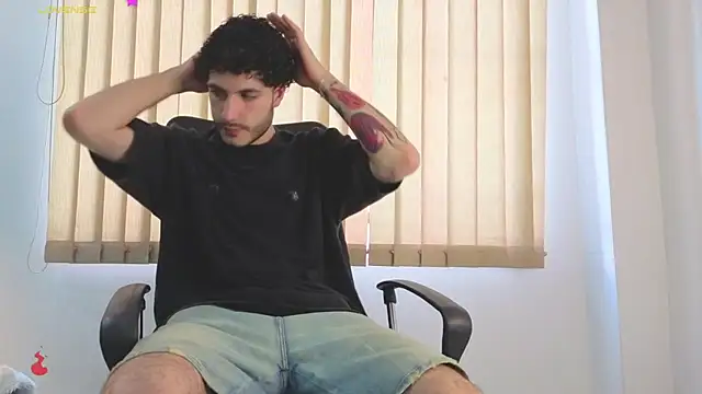 Snapshot of Rafael_Mendezz chatting on March 21, 8:34 pm Rafael Mendezz online show from March 21, 8:34 pm