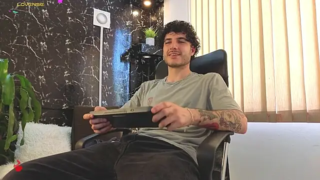 Snapshot of Rafael_Mendezz chatting on March 22, 7:17 pm Rafael Mendezz online show from March 22, 7:17 pm