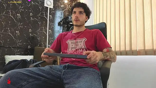 Snapshot of Rafael_Mendezz chatting on March 24, 8:25 pm Rafael Mendezz online show from March 24, 8:25 pm