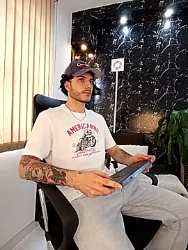 Snapshot of Rafael_Mendezz chatting on March 26, 8:36 pm Rafael Mendezz online show from March 26, 8:36 pm