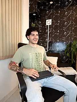 Snapshot of Rafael_Mendezz chatting on April 3, 8:51 pm Rafael Mendezz online show from April 3, 8:51 pm