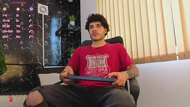 Snapshot of Rafael_Mendezz chatting on April 14, 9:21 pm Rafael Mendezz online show from April 14, 9:21 pm