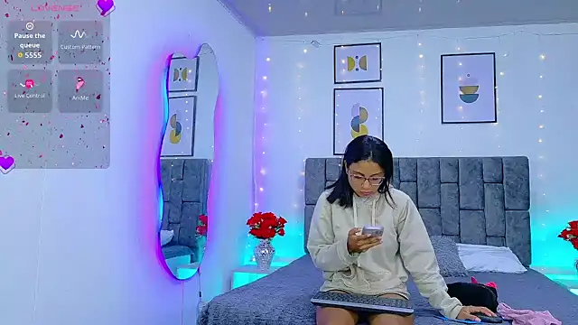 Snapshot of Soffia_Konig_ chatting on April 28, 12:10 pm Soffia Konig online show from April 28, 12:10 pm