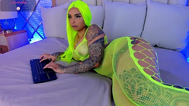 cocoamore online show from February 9, 11:36 am