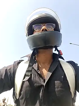 Snapshot of YoursThickDick chatting on November 6, 5:52 am YoursThickDick online show from November 6, 5:52 am