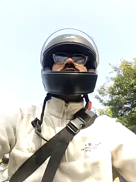 Snapshot of YoursThickDick chatting on December 4, 6:01 am YoursThickDick online show from December 4, 6:01 am