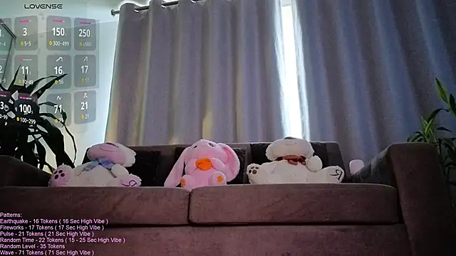 Snapshot of _LittleSammy chatting on June 5, 4:45 pm LittleSammy online show from June 5, 4:45 pm