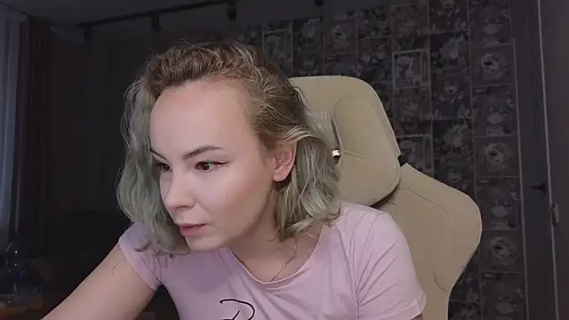 CutieGoose online show from October 10, 8:24 am