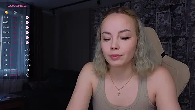 CutieGoose online show from October 20, 8:37 am