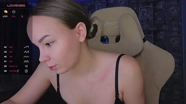 CutieGoose online show from November 19, 8:25 am