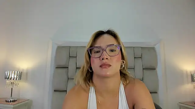 frehia dimou online show from April 24, 11:23 am