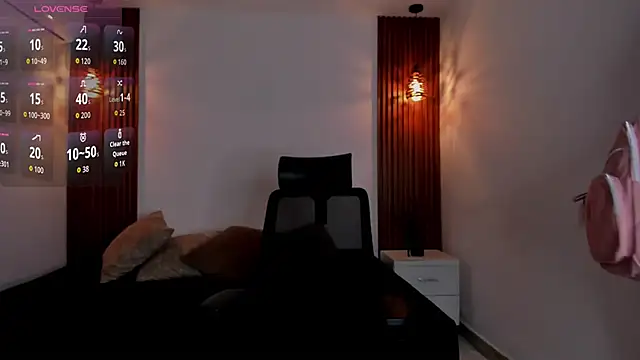 Susyrosse1 online show from October 6, 9:45 pm