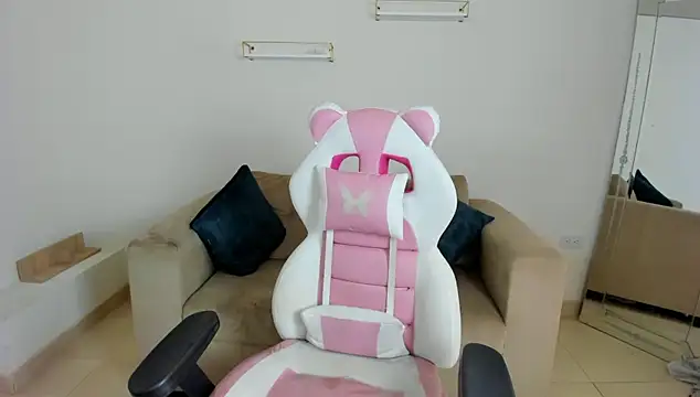 april smiith online show from January 12, 12:21 pm