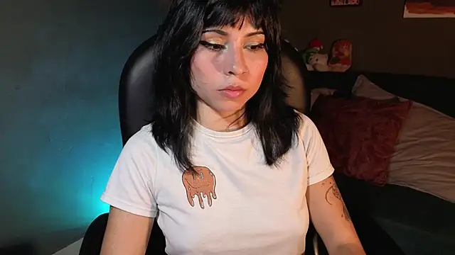 Snapshot of GaiaJoness chatting on November 25, 8:20 pm GaiaJoness online show from November 25, 8:20 pm