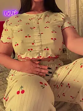 Snapshot of OnlyRima chatting on February 7, 11:30 pm OnlyRima online show from February 7, 11:30 pm