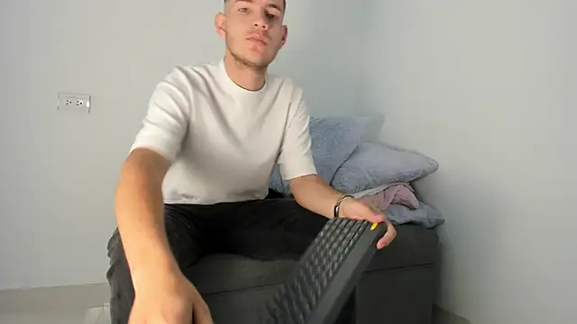 lara and danny online show from October 23, 2:38 pm