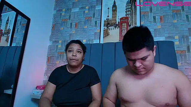 naomi campbel  online show from March 29, 2:39 pm