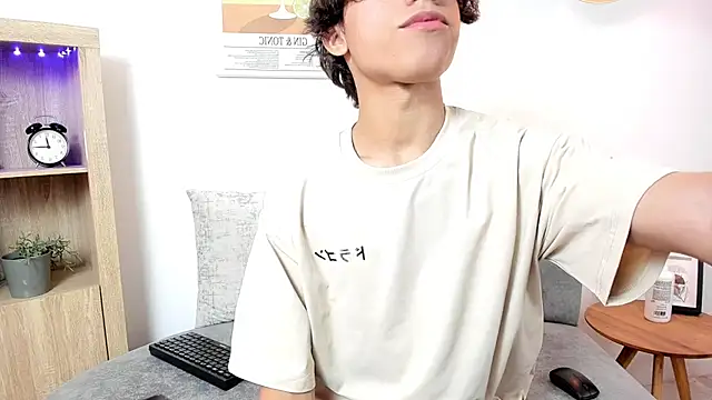 Snapshot of Honeymoon_sariel chatting on October 6, 7:55 pm Honeymoon sariel online show from October 6, 7:55 pm