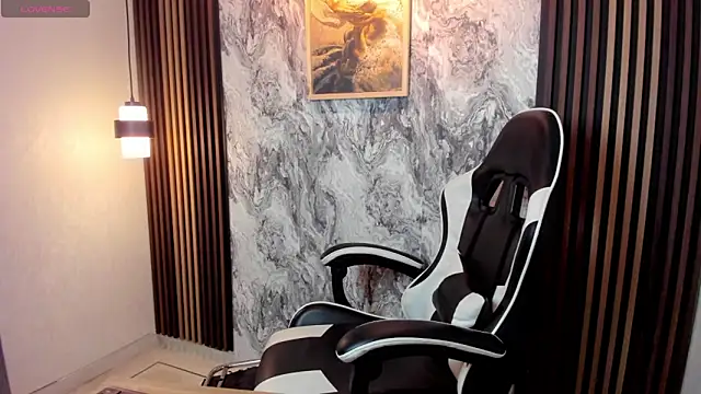 Snapshot of Honeymoon_sariel chatting on October 15, 7:25 pm Honeymoon sariel online show from October 15, 7:25 pm