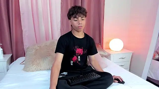 Snapshot of Honeymoon_sariel chatting on October 30, 8:20 pm Honeymoon sariel online show from October 30, 8:20 pm