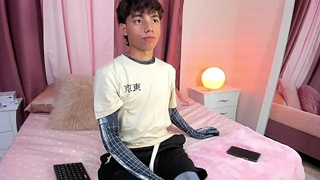 Snapshot of Honeymoon_sariel chatting on October 31, 7:59 pm Honeymoon sariel online show from October 31, 7:59 pm