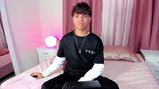 Snapshot of Honeymoon_sariel chatting on November 14, 8:40 pm Honeymoon sariel online show from November 14, 8:40 pm