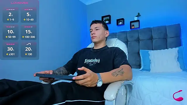 Thomas moon online show from December 19, 11:17 am